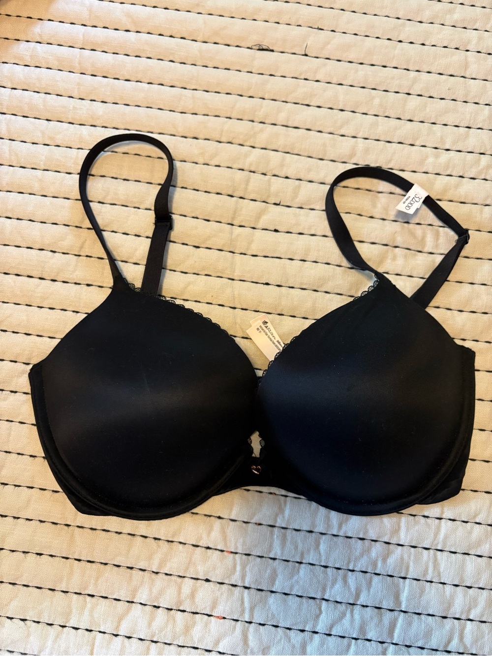 NWT Victoria’s Secret Push-Up Smooth Bra - 32DDD